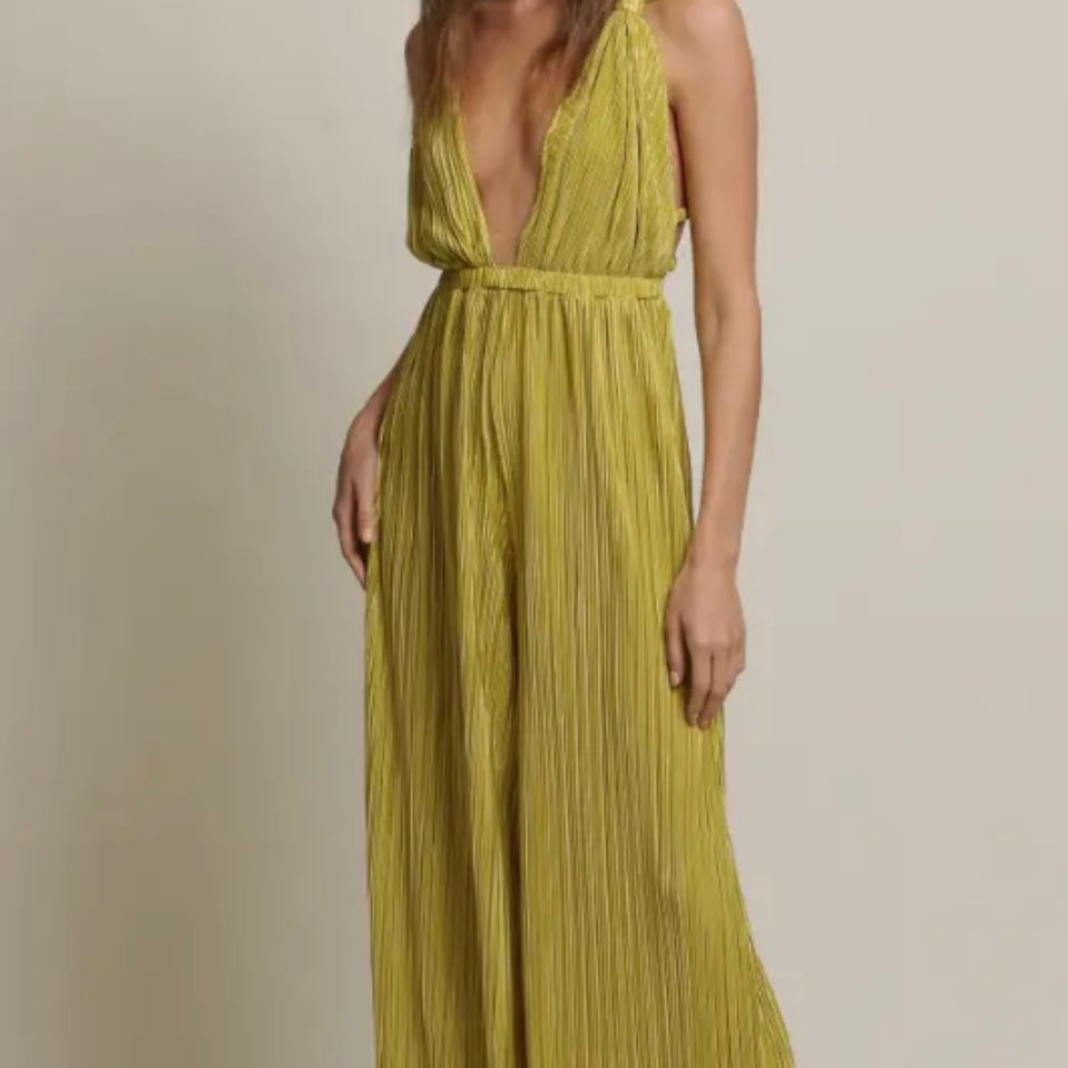 Chic, casual two-piece pants set. 