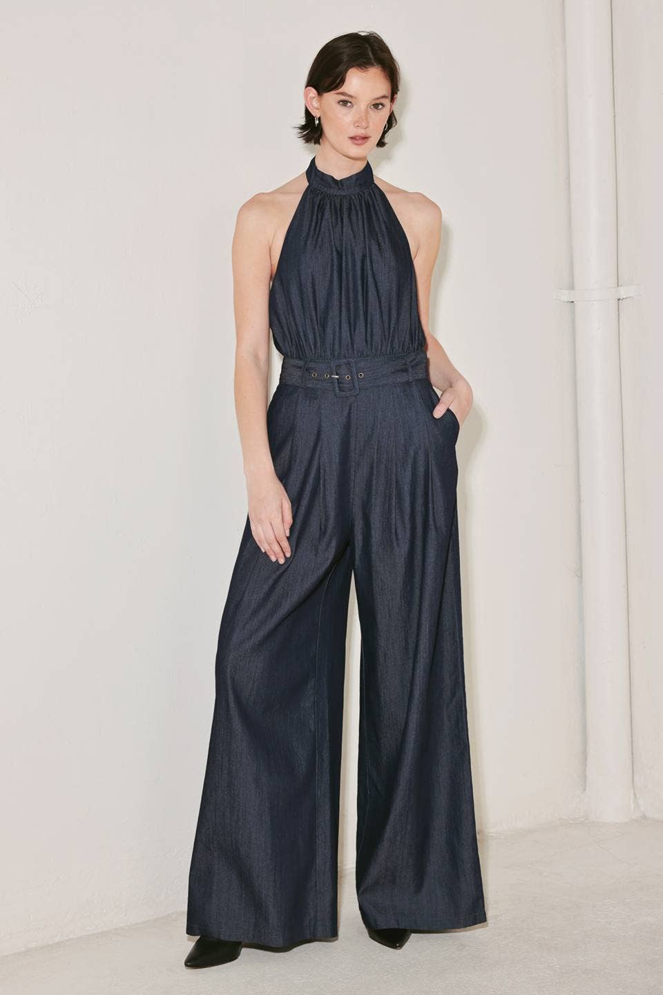 A solid woven jumpsuit - FP2105