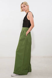 A Solid Woven Wide-Leg Pant