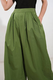 A Solid Woven Wide-Leg Pant