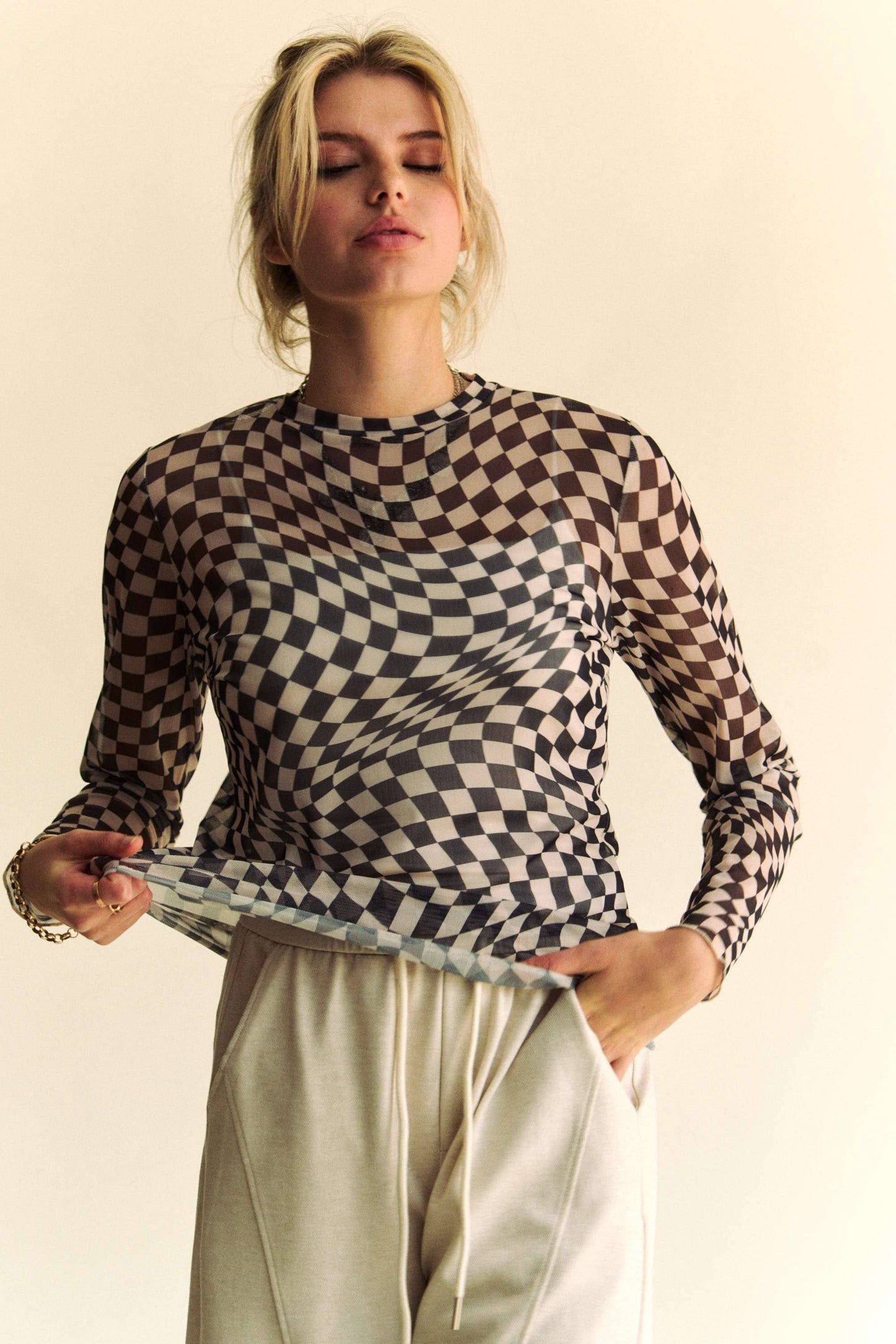 CHECKER BOARD MESH LONG SLEEVE LAYERING TOP