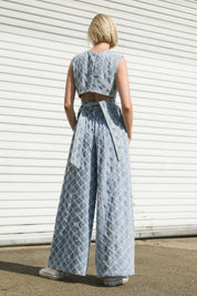 A Chic Textured Denim Pant