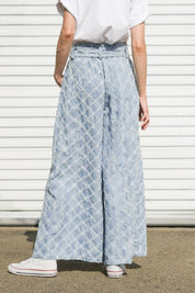 A Chic Textured Denim Pant