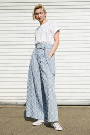 A Chic Textured Denim Pant