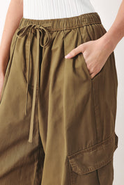 STAY IN MOTION WOVEN BARREL PANTS