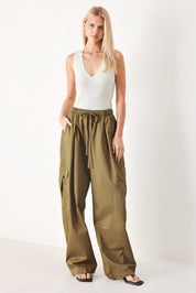 STAY IN MOTION WOVEN BARREL PANTS