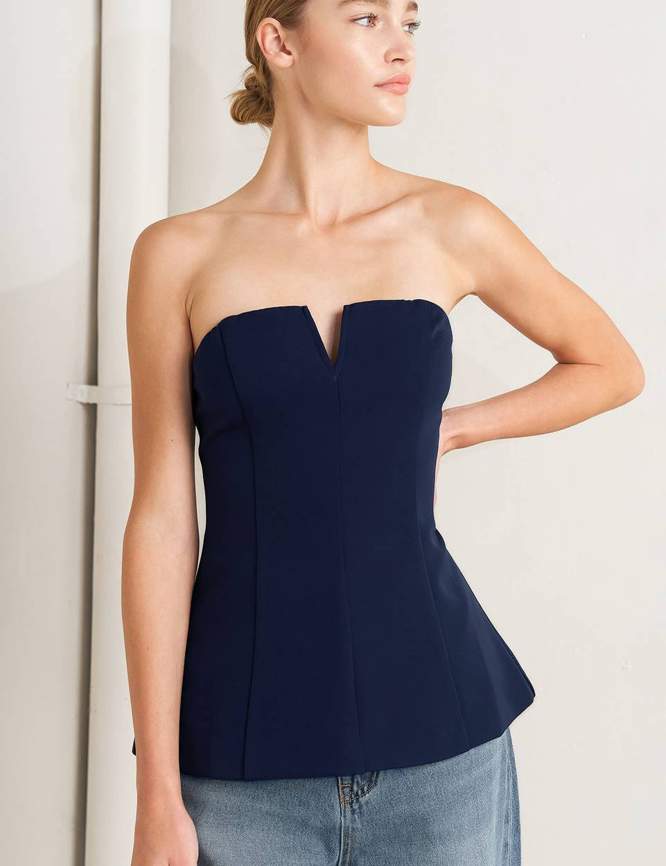 NOIR CONTOUR WOVEN TOP