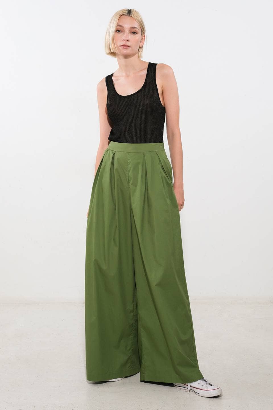 A Solid Woven Wide-Leg Pant