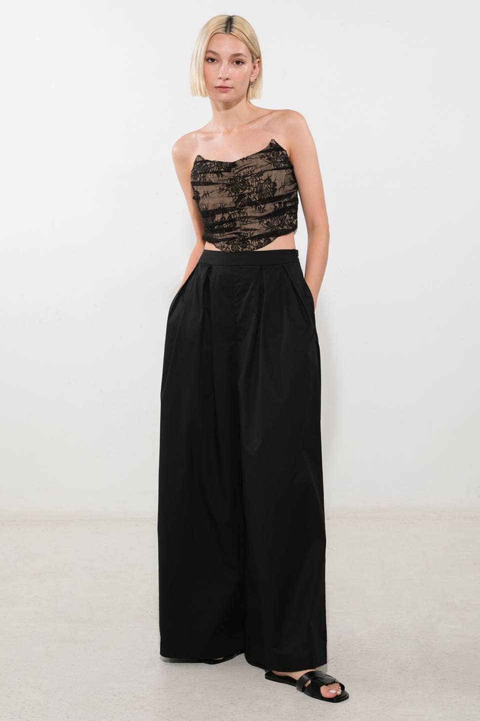 A Solid Woven Wide-Leg Pant