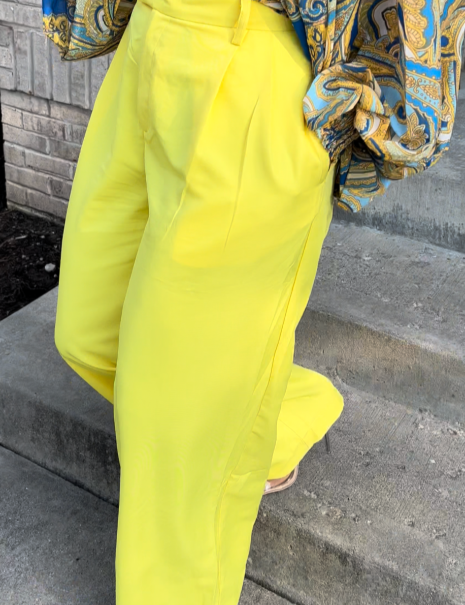 Chic yellow pleated pant