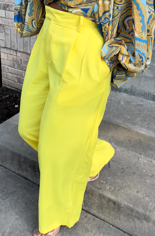 Chic yellow pleated pant